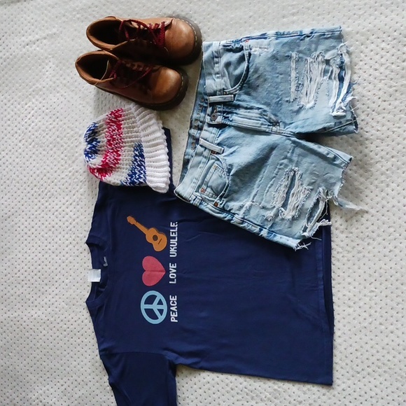 Port and Company Tops - Vintage Hippie Tshirt peace love and Ukulele